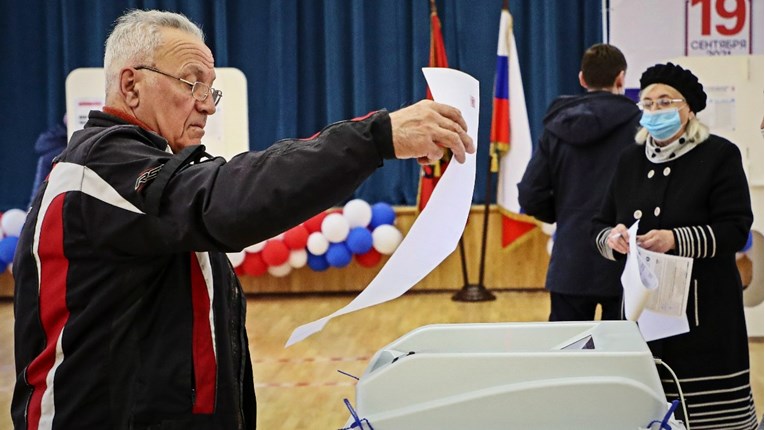 Drugi dan parlamentarnih izbora u Rusiji, oporba spominje prevaru