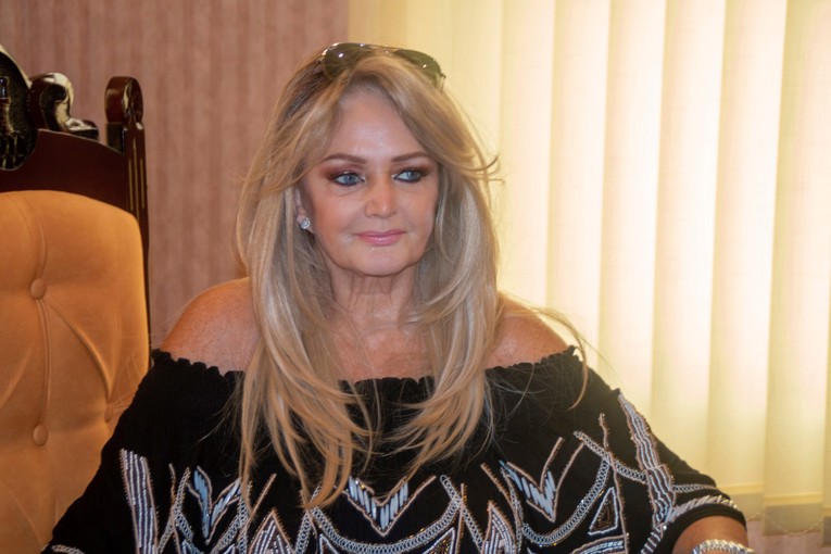 Bonnie Tyler se probudila iz kome. Njezin predstavnik: I dalje je teško bolesna