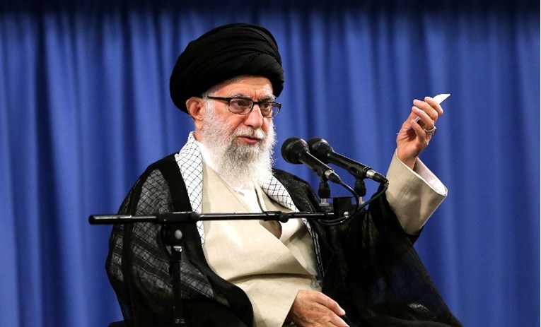 Iranski vrhovni vođa: Hitno suzbiti covid-19, to je problem broj jedan u Iranu