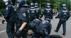 Na prosvjedima protiv korona-mjera u Berlinu privedeno oko petsto ljudi