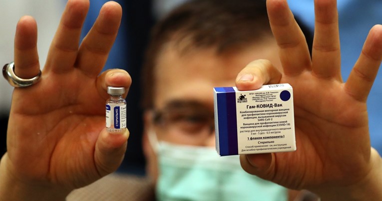 Hrvati masovno traže rusko cjepivo, stalno pišu Veleposlanstvu