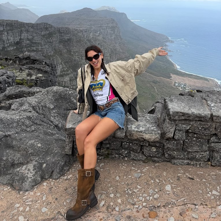 Dua Lipa že nosi ključne trende tega leta: izbrali smo najboljše