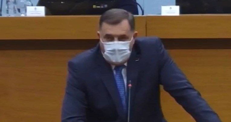 Dodik izazvao incident u parlamentu: Vrijeđao zastupnike, pričao o nestanku BiH