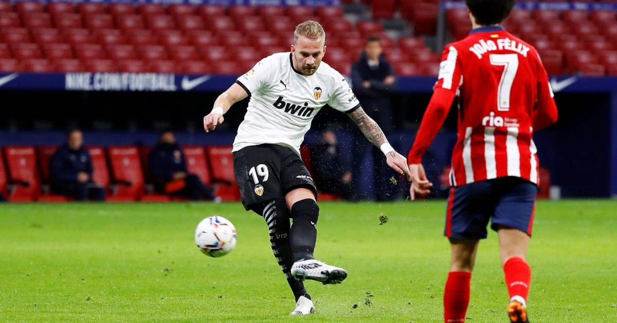 Bomba ljevicom s 30 metara u rašlje najboljeg golmana svijeta. Pogledajte gol godine