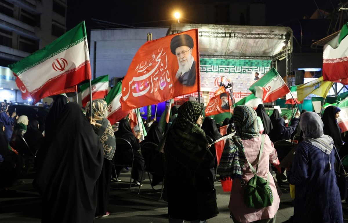 Trump kaže da je rat s Iranom gotov, čeka se potvrda Teherana. Eksplozije u Hormuzu