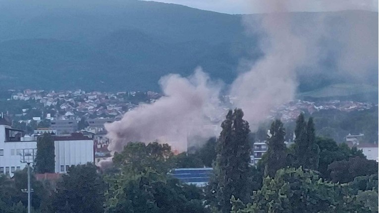 FOTO Požar na Volovčici u Zagrebu