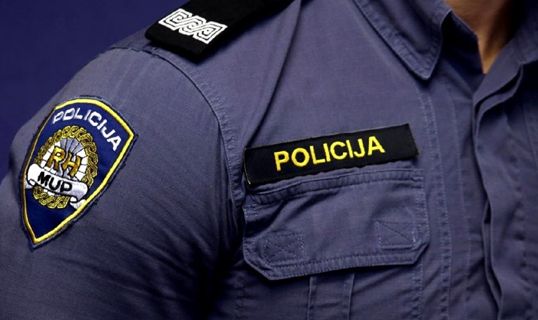 U Solinu više puta udario policajca i prijetio mu smrću