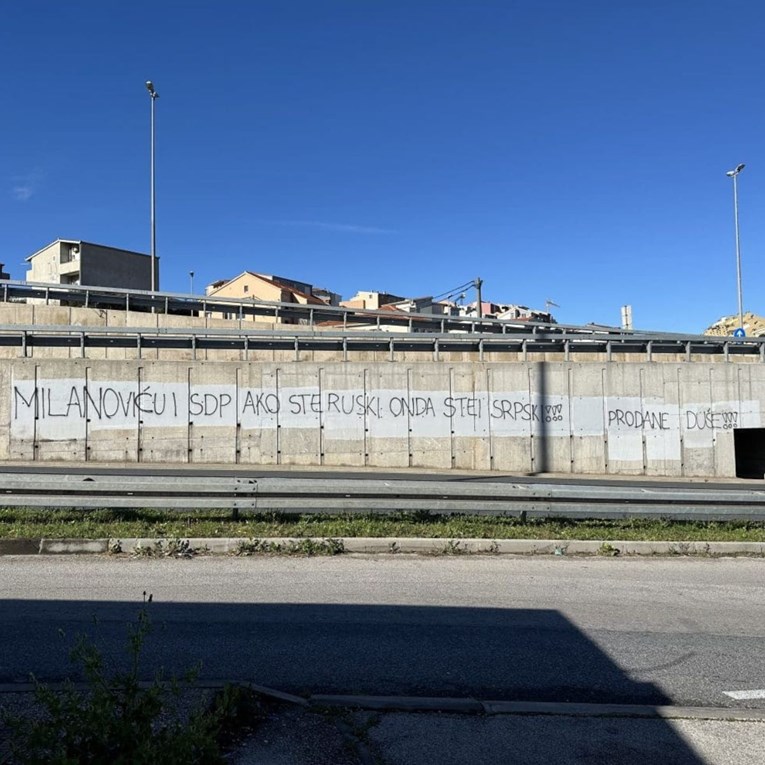 FOTO U Splitu osvanuli grafiti koji napadaju Milanovića i SDP