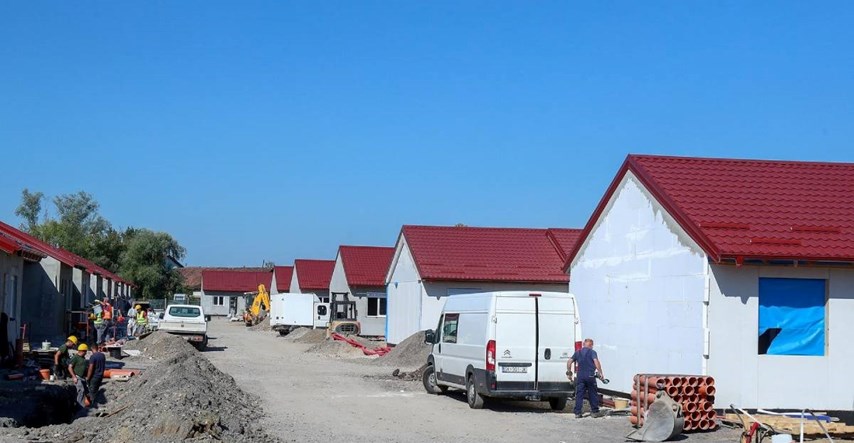 Postavljeni krovovi na montažne kuće u Glini: "Gradimo i tri zgrade"