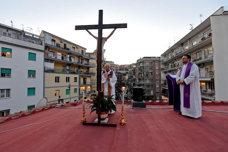 Svećenici na udaru koronavirusa u Italiji: "Išao sam blagosloviti tijelo preminulog"