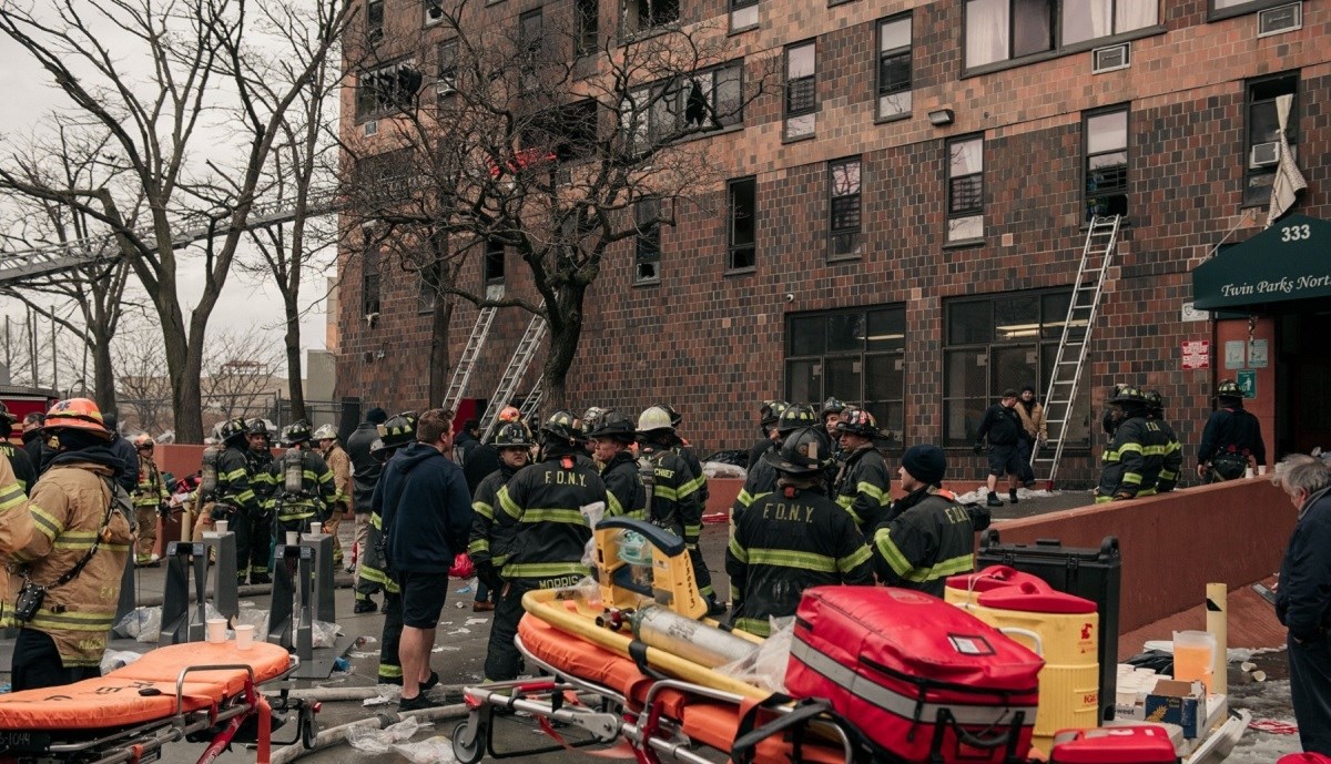 VIDEO Požar progutao zgradu u New Yorku. Najmanje 19 mrtvih, među njima 9 djece