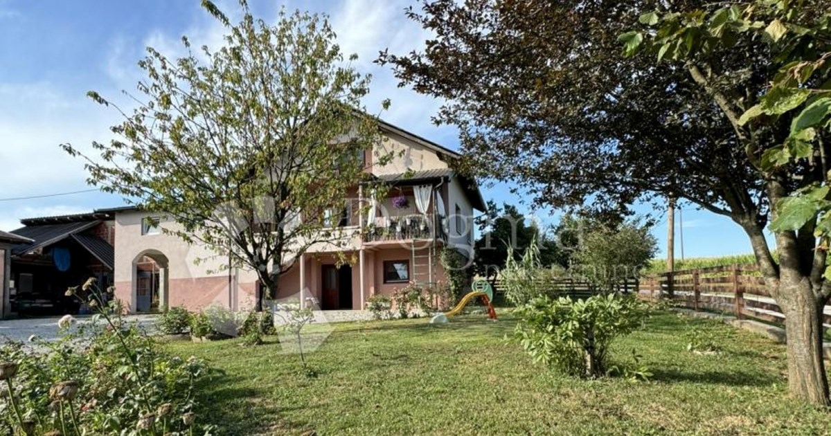 Top oglasi za nekretnine: Zelena oaza s prostranom kućom i velikim voćnjakom