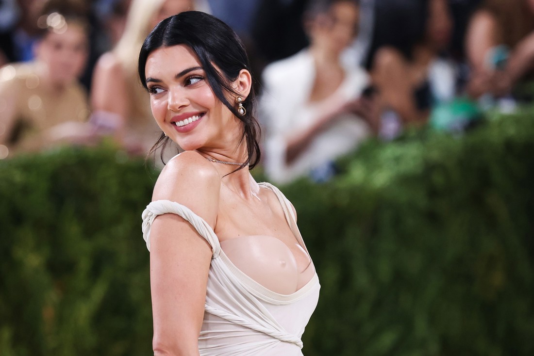 Kendall Jenner zablistala na Met Gali u izdanju dostojnom grčke božice