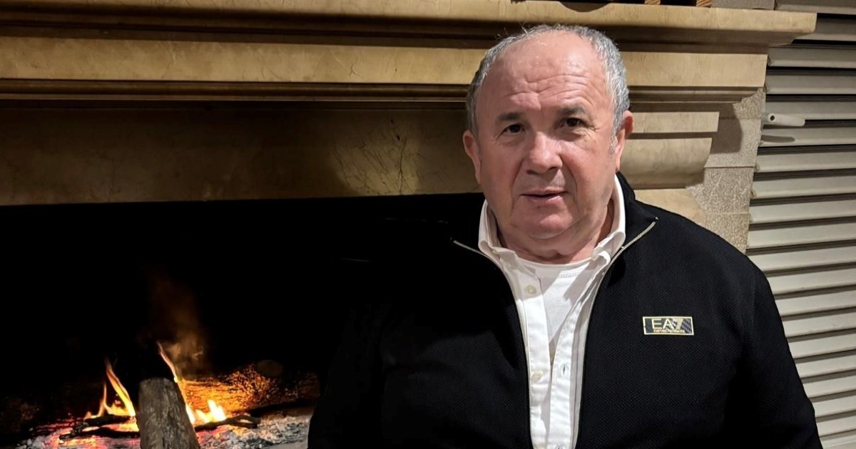 Kerum čestitao Božić uz kamin pa citirao srijemskog pjesnika