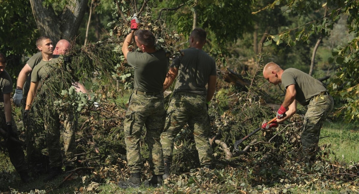Banožić udvostručio naknade vojnicima koji uklanjanju posljedice nevremena