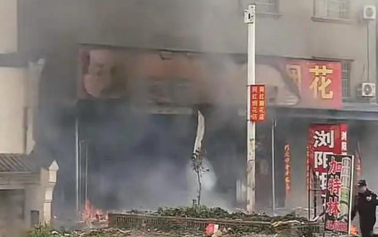 U Kini eksplodirala trgovina pirotehnikom, 12 mrtvih