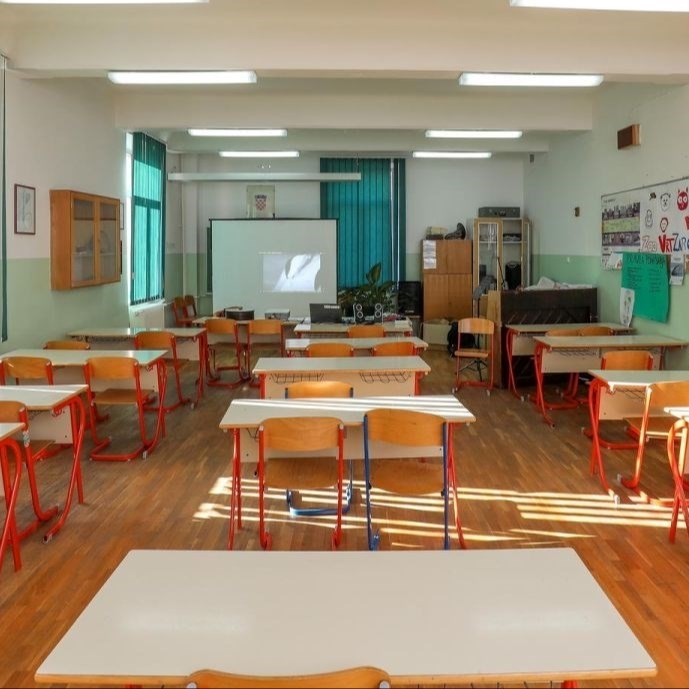 U riječkim školama će roditelji morati najaviti dolazak putem Vibera ili Teamsa