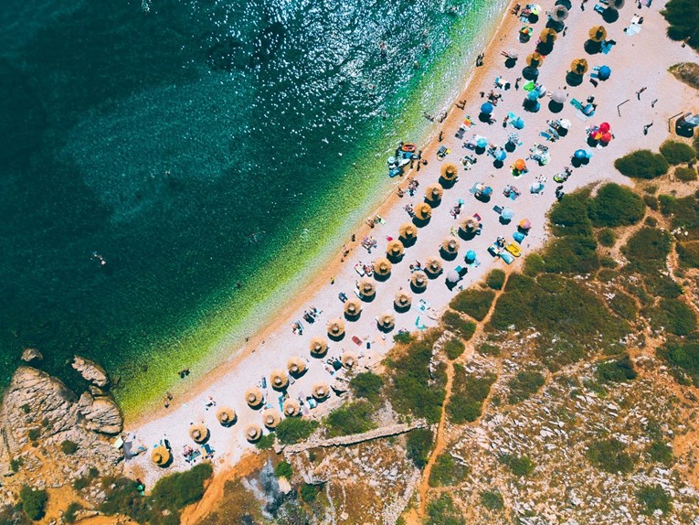 Ovaj hrvatski otok obara rekorde u broju turista. Evo zašto svi idu tamo