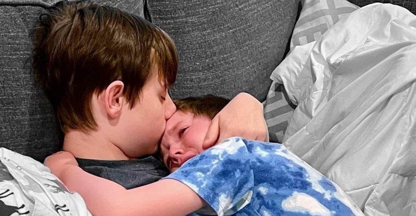 Dječak s terminalnim rakom tješi brata nakon što mu je rekao da će umrijeti