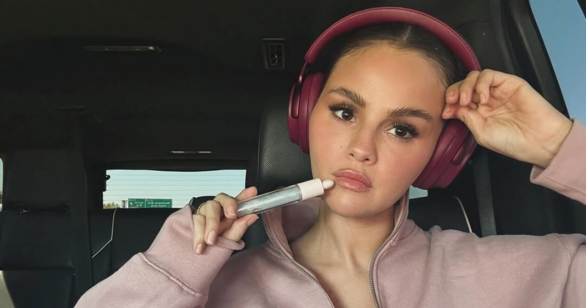 Smeđe tenisice novi su must-have, a Selena Gomez je pokazala svoj par