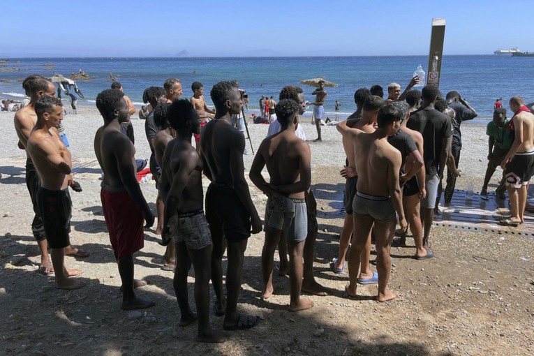 Ceuta traži pomoć Španjolske za preko 1000 maloljetnika koji su bez roditelja