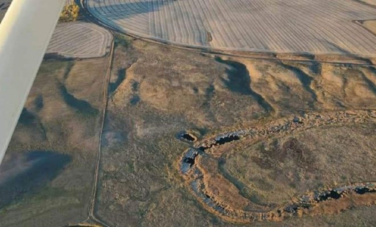 Farmer postao hit zbog poruke koju je plugom zaorao na polju