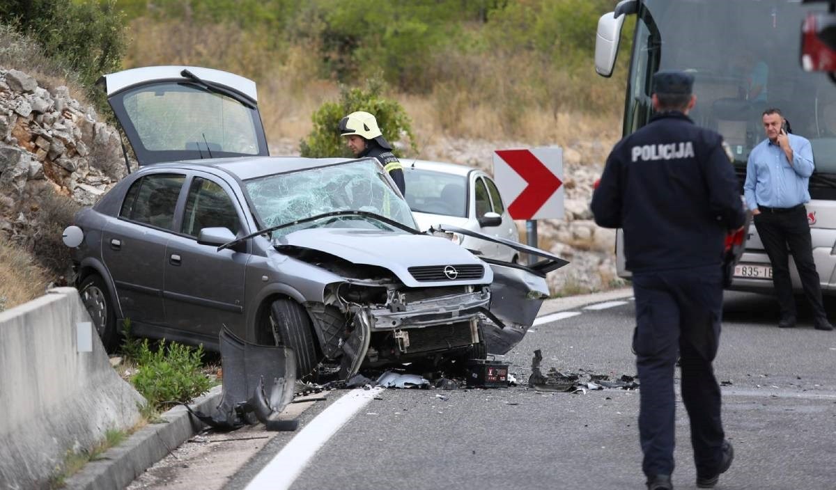 U sudaru u Vinkovcima ozlijeđeno dvoje djece, nisu bila vezana u sjedalici