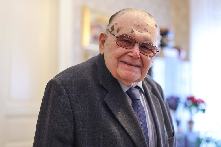 Umro je književnik Tomislav Sabljak