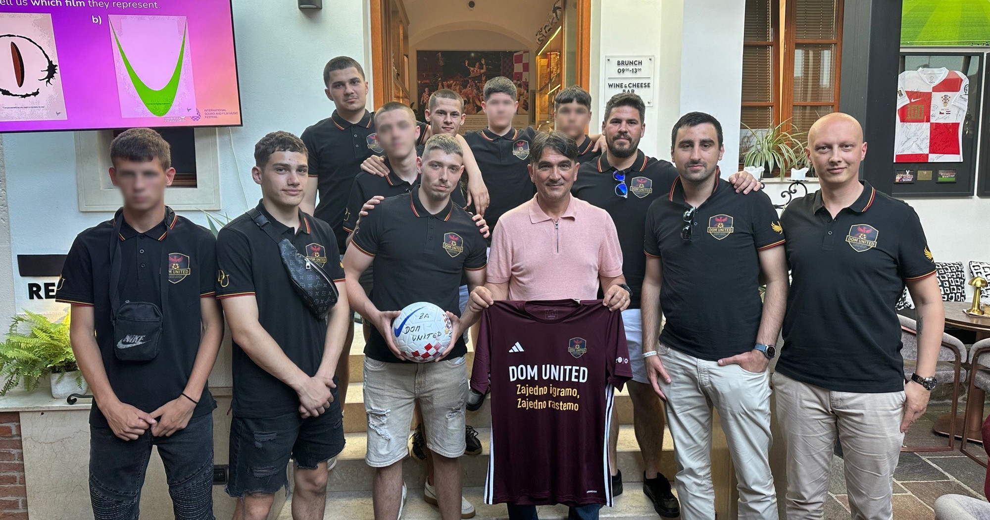 Zlatko Dalić u svom restoranu ugostio je momčad Dom United i pružio im podršku