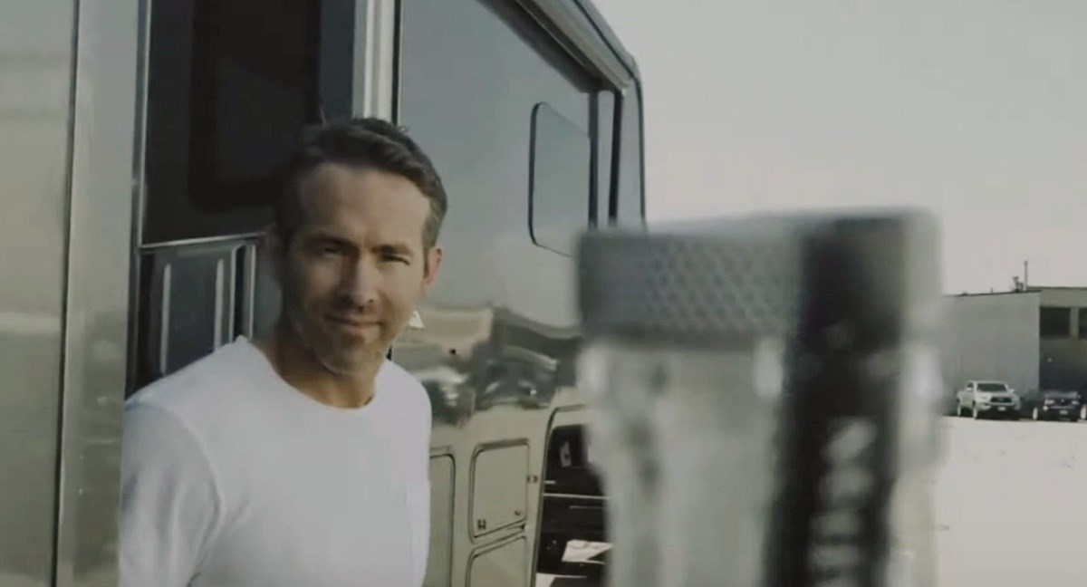 Ryan Reynolds snimio drugačiji izazov s bocom od ostalih i spektakularno fejlao