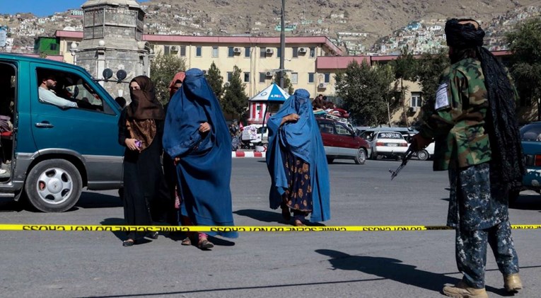 Talibani zabranili putovanja avionom Afganistankama bez muške pratnje