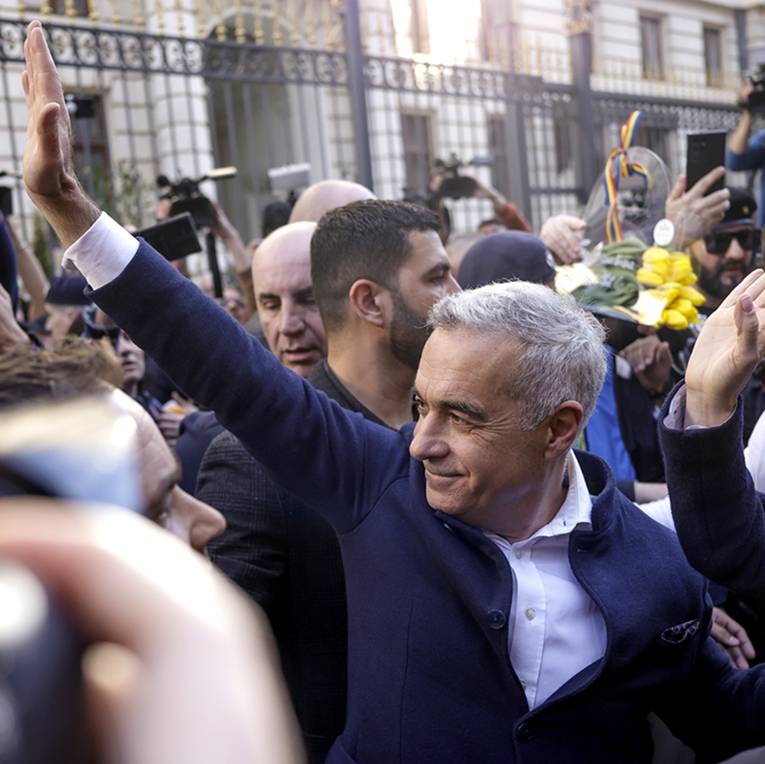 Proruski političar želi biti predsjednik Rumunjske. Stotine pristaša mahale zastavama