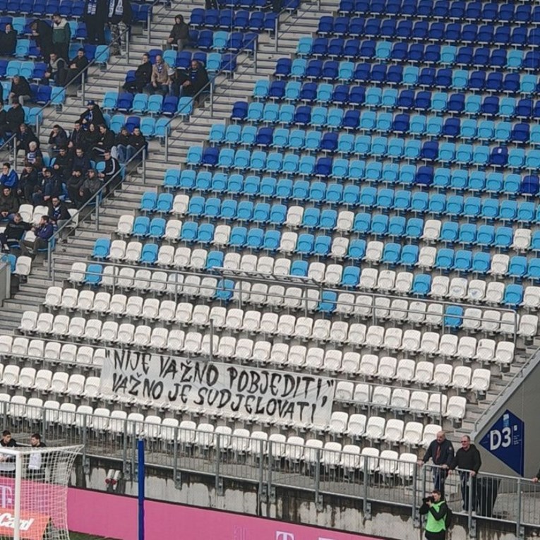 FOTO Kohorta ne navija. Na svojoj praznoj tribini ostavili poruku upravi kluba