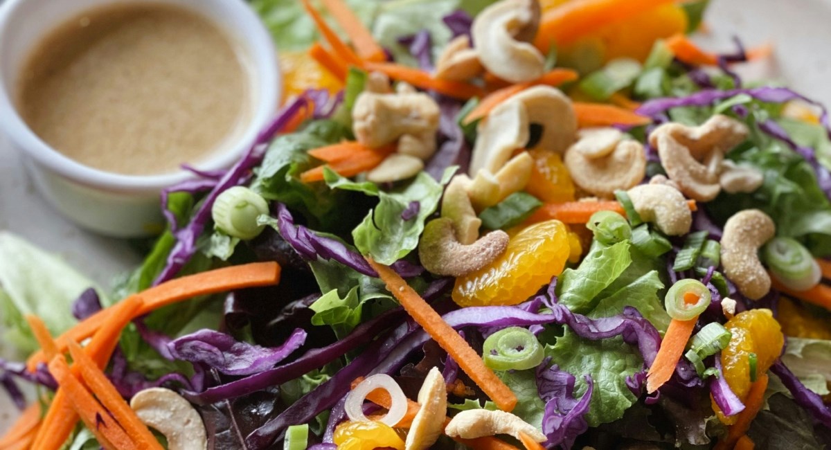 Domaći grčki preljev za salatu: Gotov za 5 minuta i bolji od svih kupovnih preljeva