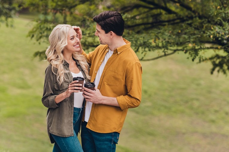 Psiholog: Narcisi koriste dvije taktike kako bi prevarili svoje žrtve da se zaljube