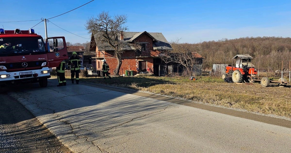 Teška nesreća kod Garešnice, traktor se prevrnuo i ubio 30-godišnjaka