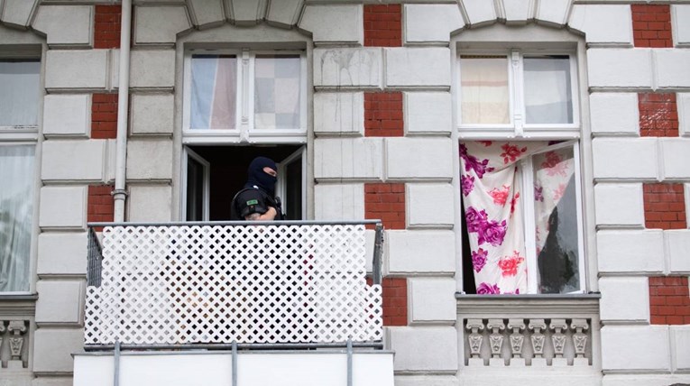 Mladić u Njemačkoj pao s balkona, bježao je od covid-provjere
