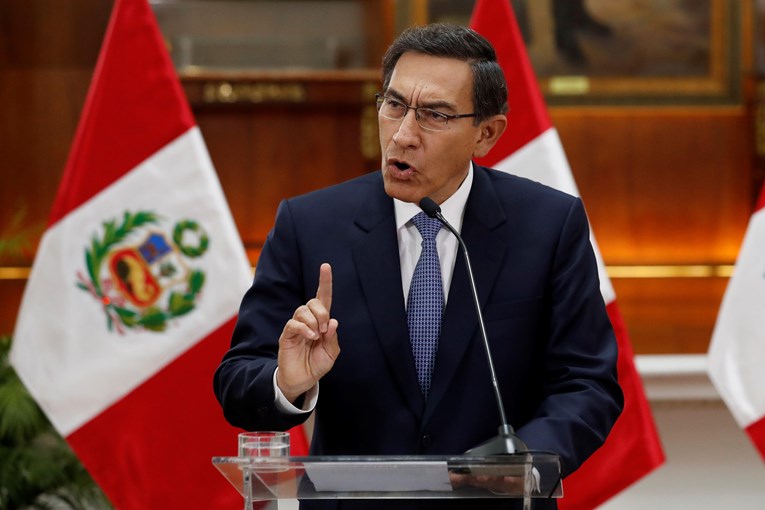 Predsjednik Perua raspustio parlament, a parlament suspendirao predsjednika