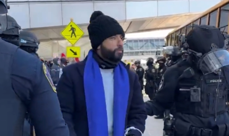 VIDEO ICE na prosvjedu uhitio oko 100 svećenika