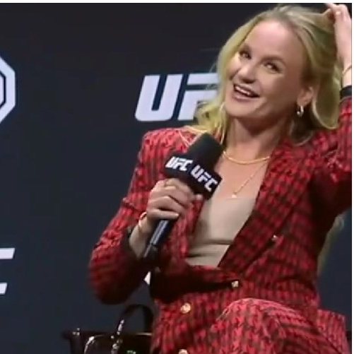 Navijač se upucavao UFC borkinji: "Imam dva pitanja, oba za Valentinu"