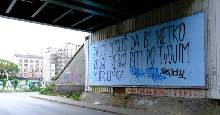Zanimljiv natpis osvanuo ispod nadvožnjaka na Novoj cesti u Zagrebu