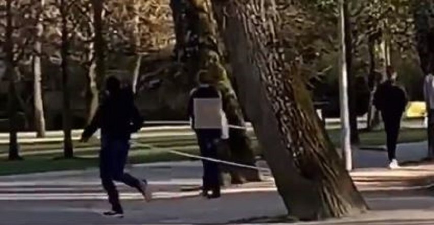 VIDEO Ovaj tip osigurao je da ljudi budu udaljeni od njega barem dva metra