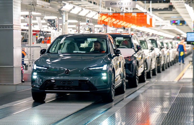 Volvo ima plan za oporavak: Otkazi, novi modeli i suradnja s Geelyjem