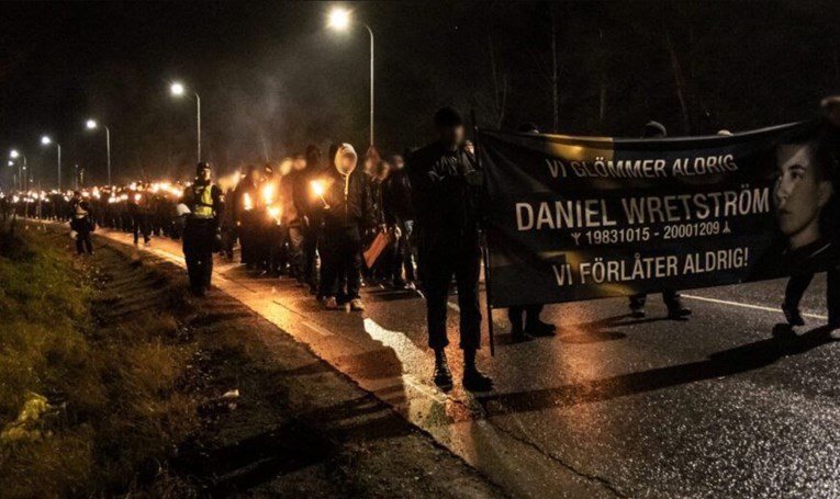 Neonacisti ponovno marširaju Švedskom: Baklje, prijetnje i "Hell Seger"