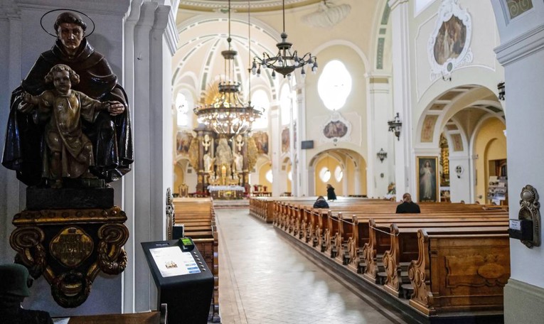 Poljaci sve manje vjeruju Crkvi
