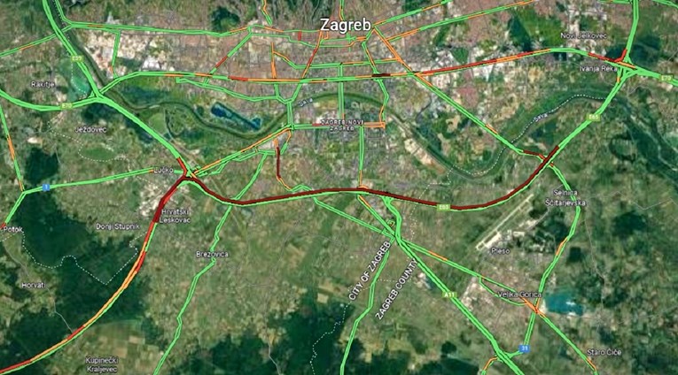 Satima kolaps na zagrebačkoj obilaznici zbog gužvi prema moru. Kolona sad malo manja