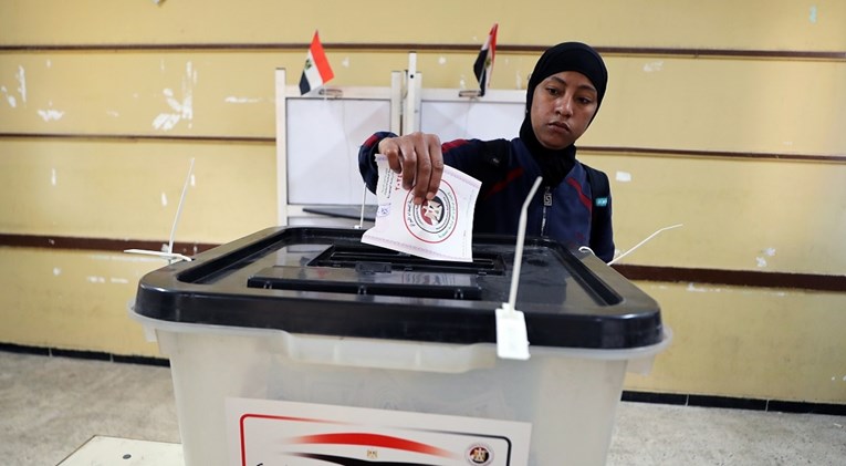 Egipćani glasali i drugi dan na izborima. Kritičari: Izbori su farsa