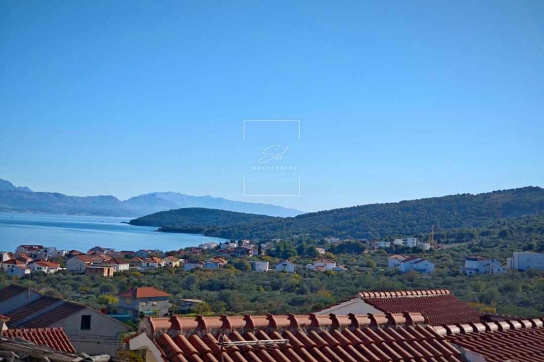 Na Čiovu se prodaje kuća s krovnom terasom i pogledom na more