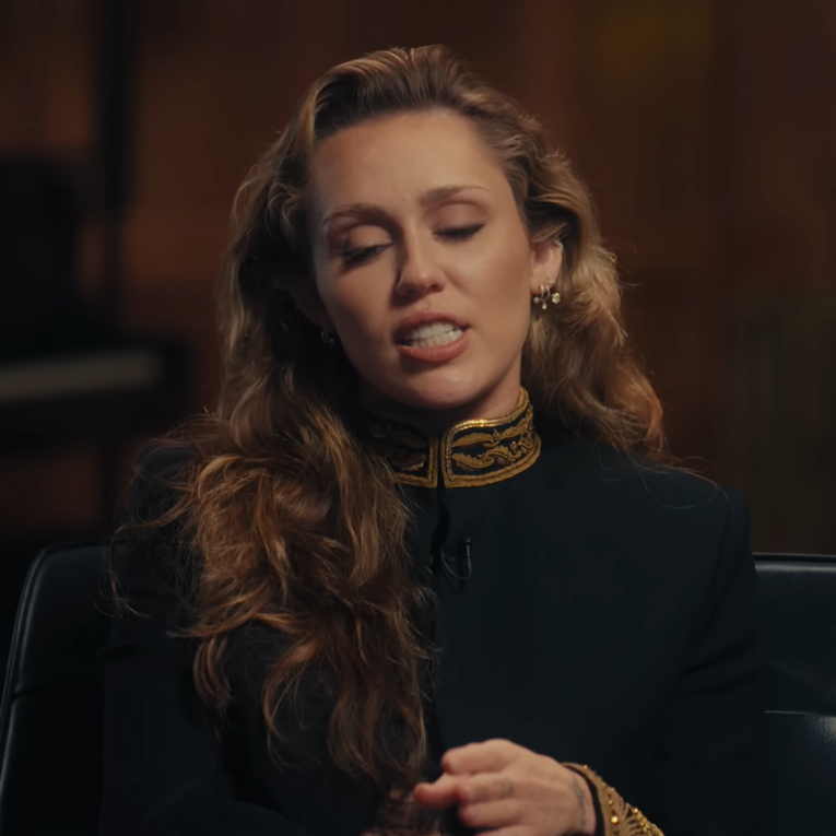 Miley Cyrus progovorila o traumi iz 2022.: Pukla mi je cista, užasno je boljelo