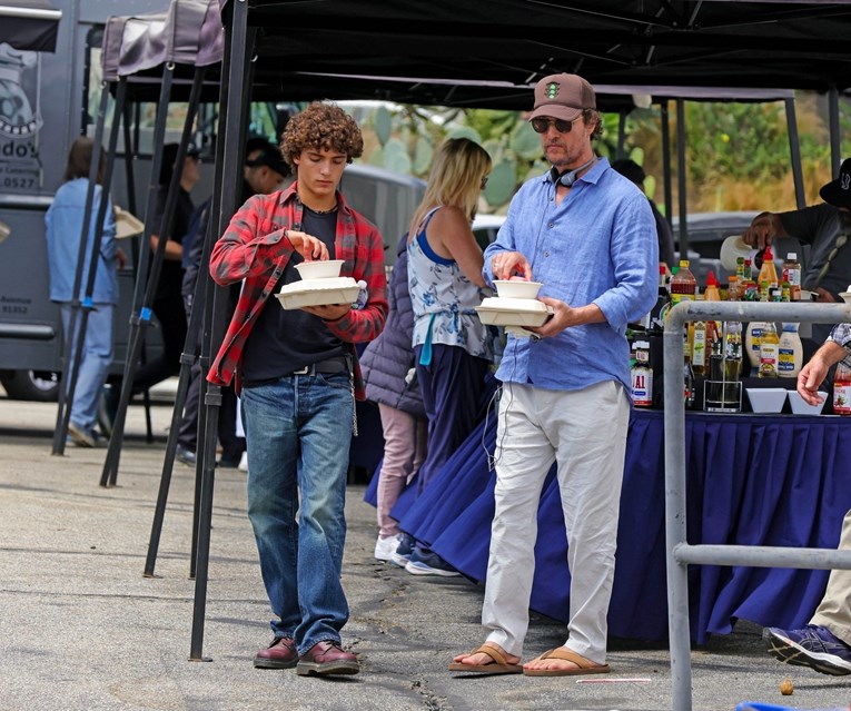 Matthew McConaughey snimljen sa sinom (16), mnogi tvrde da su jako slični